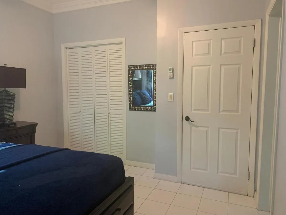 5Min Walk From Love Beach A Spacious Home In Nassau