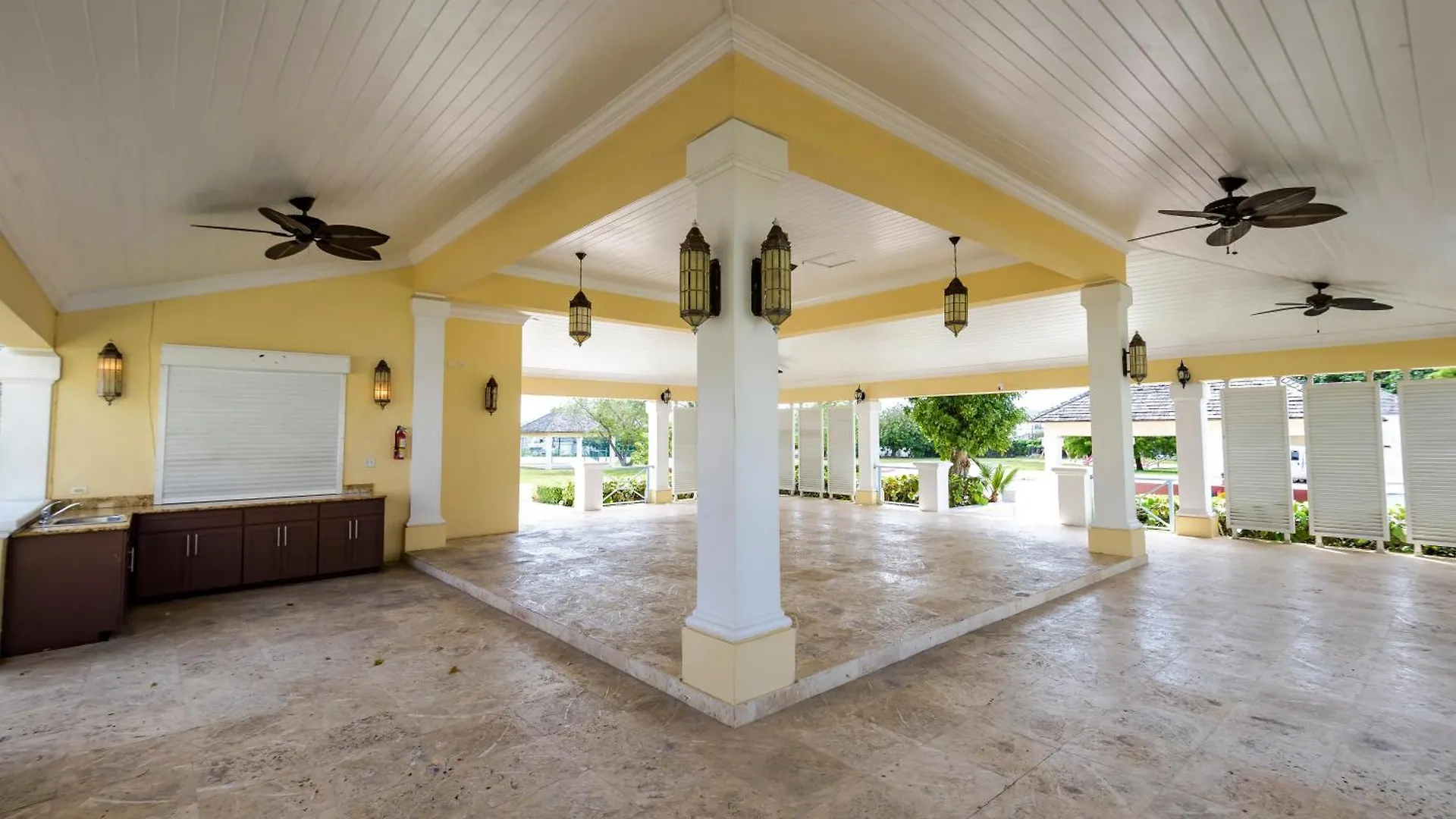 5Min Walk From Love Beach A Spacious Home In 나사우