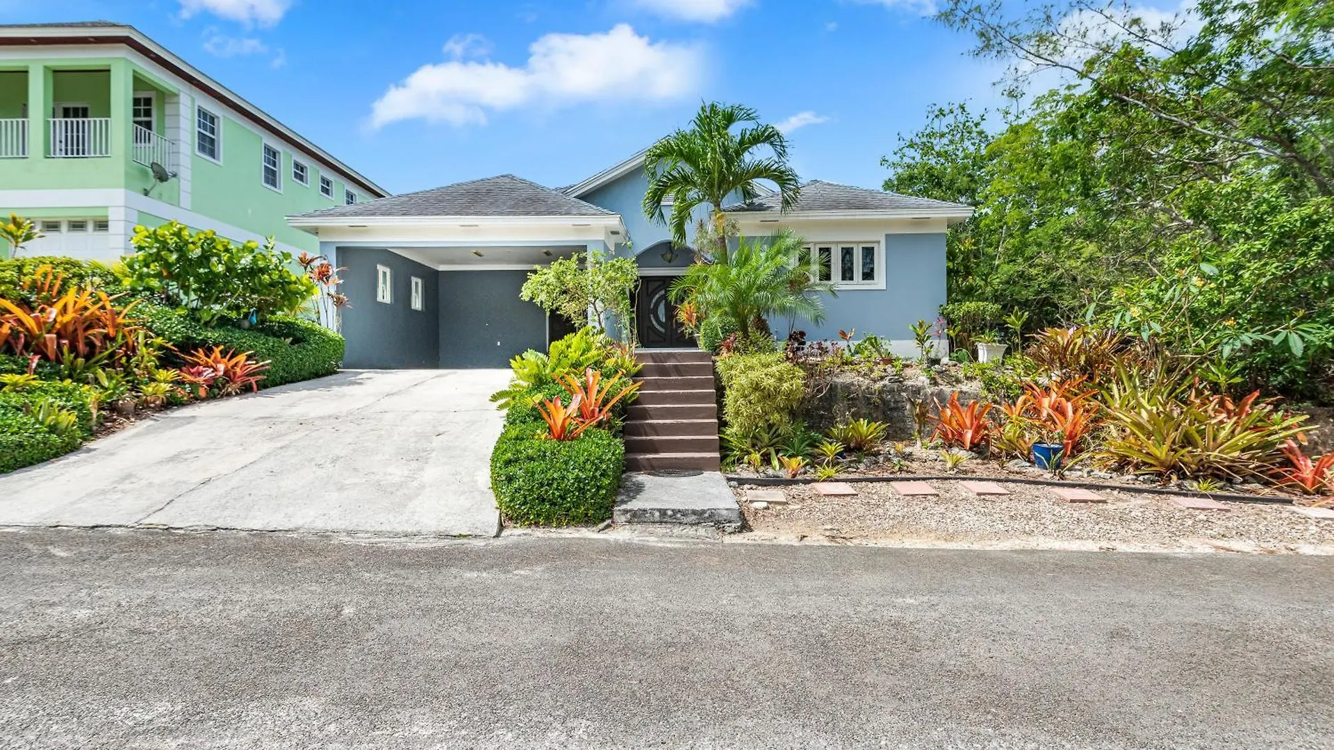 5Min Walk From Love Beach A Spacious Home In Nassau location