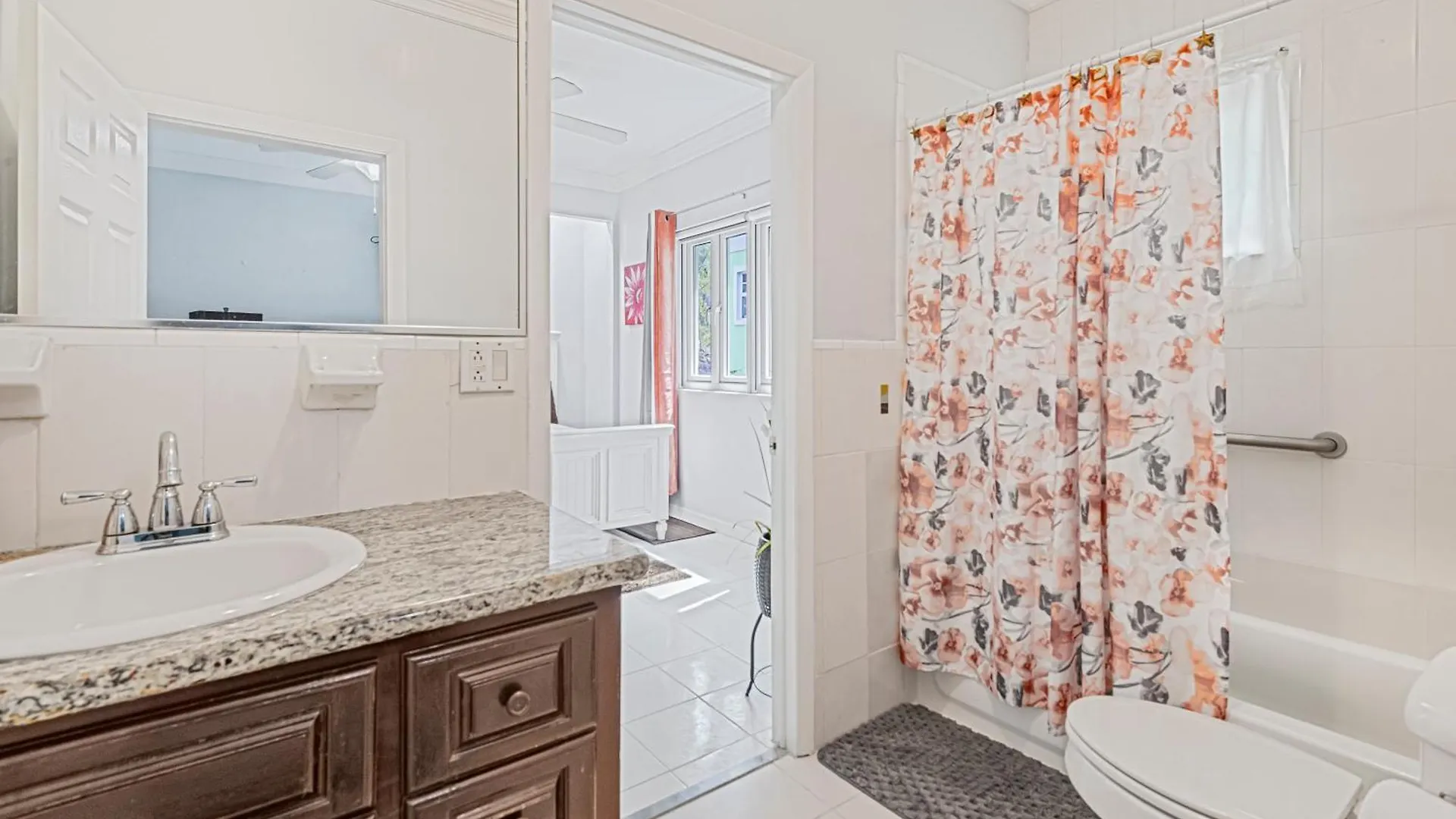 5Min Walk From Love Beach A Spacious Home In Нассау Дом отдыха